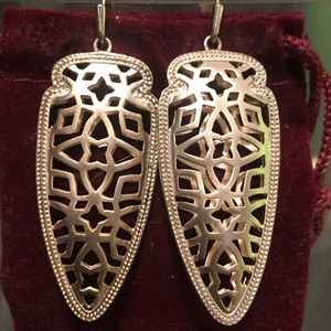 KENDRA SCOTT Filigree Arrow Earrings